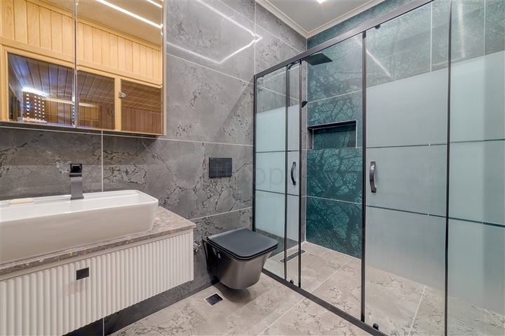 Простора вілла 4 + 1 з видом на море і власною інфраструктурою в Кестелі