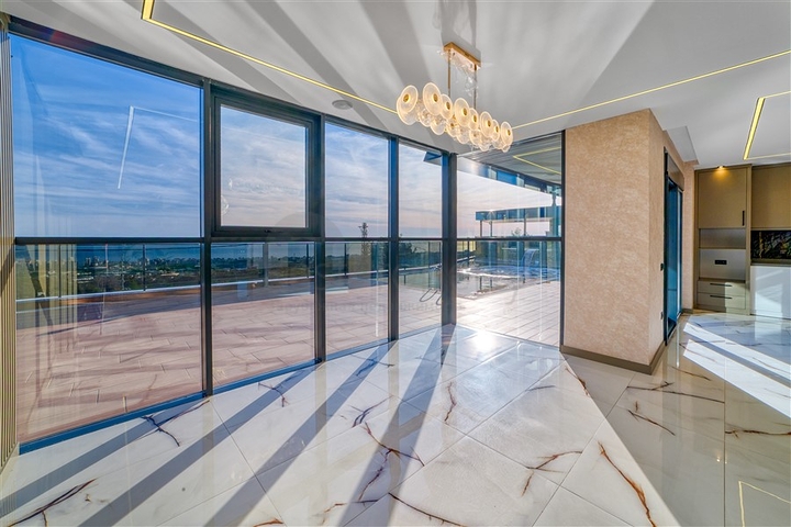 Простора вілла 4 + 1 з видом на море і власною інфраструктурою в Кестелі