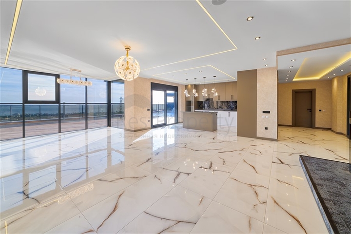 Простора вілла 4 + 1 з видом на море і власною інфраструктурою в Кестелі