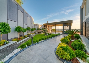 Простора вілла 4 + 1 з видом на море і власною інфраструктурою в Кестелі