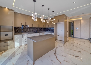 Простора вілла 4 + 1 з видом на море і власною інфраструктурою в Кестелі