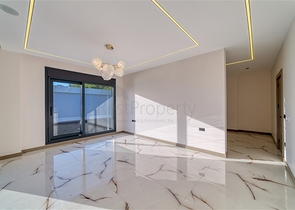 Простора вілла 4 + 1 з видом на море і власною інфраструктурою в Кестелі