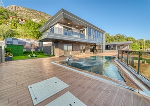 Простора вілла 4 + 1 з видом на море і власною інфраструктурою в Кестелі