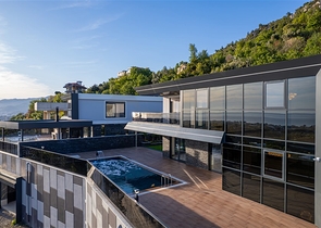 Простора вілла 4 + 1 з видом на море і власною інфраструктурою в Кестелі