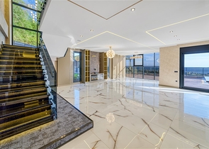 Простора вілла 4 + 1 з видом на море і власною інфраструктурою в Кестелі