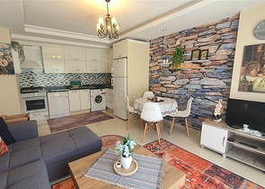 Світла квартира 1+1 в крокової доступності від моря в районі Оба