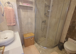 Світла квартира 1+1 в крокової доступності від моря в районі Оба