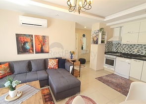 Світла квартира 1+1 в крокової доступності від моря в районі Оба