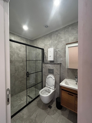 Сучасна квартира 1 + 1 в оренду в центрі Аланії поруч з пляжем