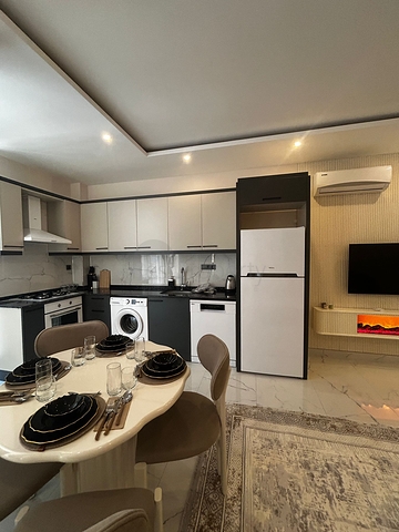 Сучасна квартира 1 + 1 в оренду в центрі Аланії поруч з пляжем