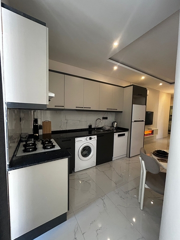 Сучасна квартира 1 + 1 в оренду в центрі Аланії поруч з пляжем