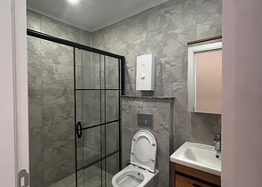 Сучасна квартира 1 + 1 в оренду в центрі Аланії поруч з пляжем