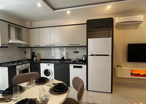 Сучасна квартира 1 + 1 в оренду в центрі Аланії поруч з пляжем