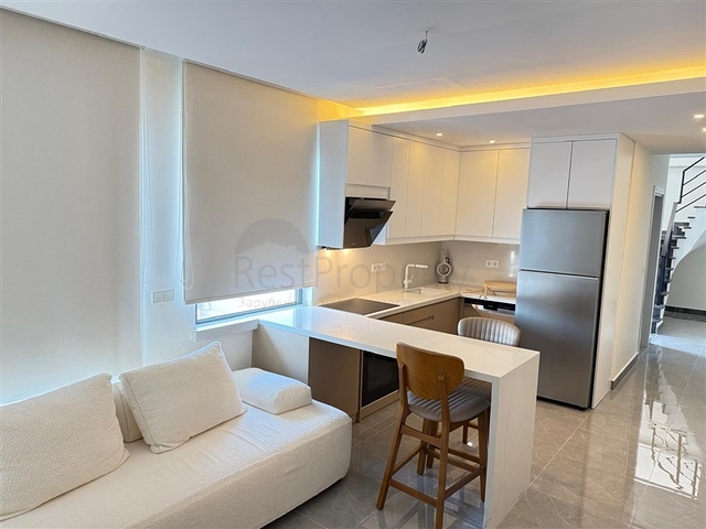 Пентхаус з двома спальнями і панорамними видами в сучасному комплексі району Оба