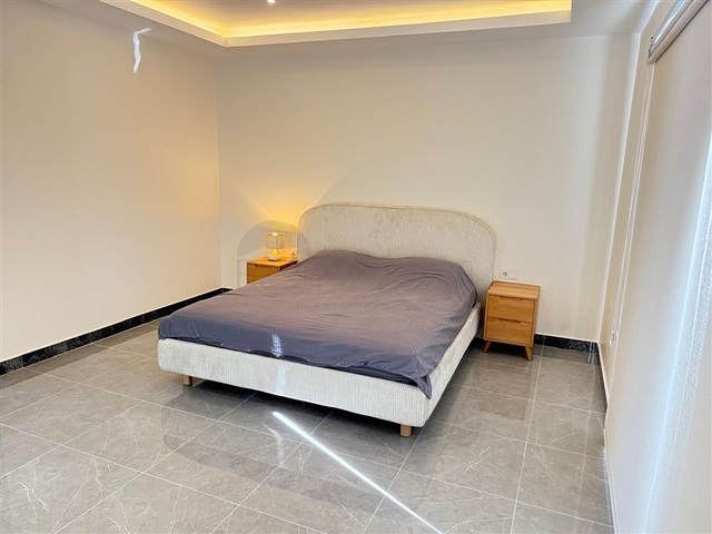 Пентхаус з двома спальнями і панорамними видами в сучасному комплексі району Оба