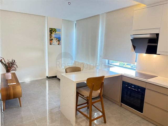 Пентхаус з двома спальнями і панорамними видами в сучасному комплексі району Оба