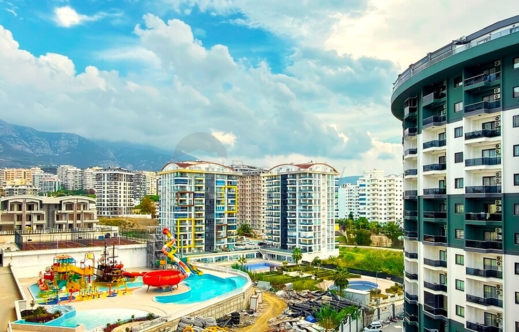 Простора квартира з сучасним дизайном в Махмутларі