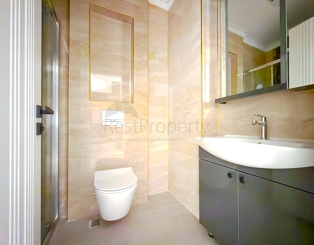 Простора квартира з сучасним дизайном в Махмутларі