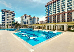 Простора квартира з сучасним дизайном в Махмутларі