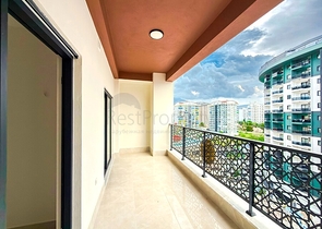 Простора квартира з сучасним дизайном в Махмутларі