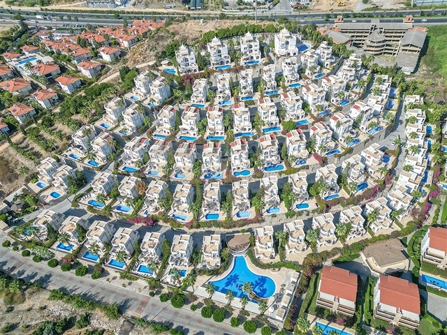 Вілла з просторою терасою в зеленій частині району Конакли