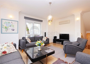 Вілла з просторою терасою в зеленій частині району Конакли