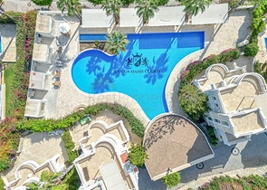 Вілла з просторою терасою в зеленій частині району Конакли