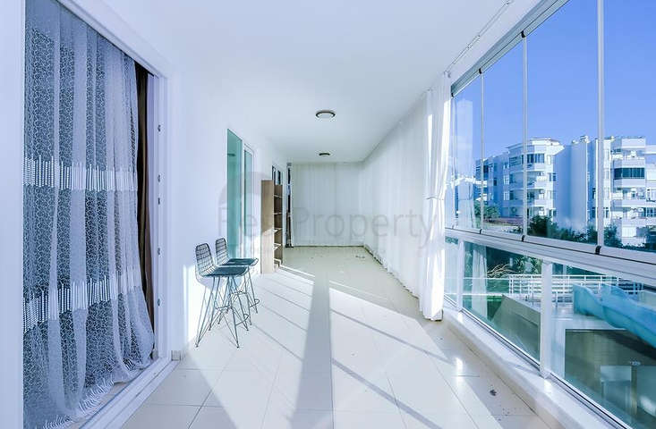 Затишна квартира 2 + 1 в сучасному житловому комплексі Тосмура