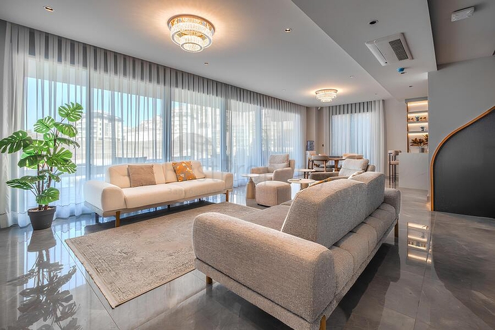 Сучасна вілла 3+1 з терасою і розвиненою інфраструктурою в районі Каргиджак