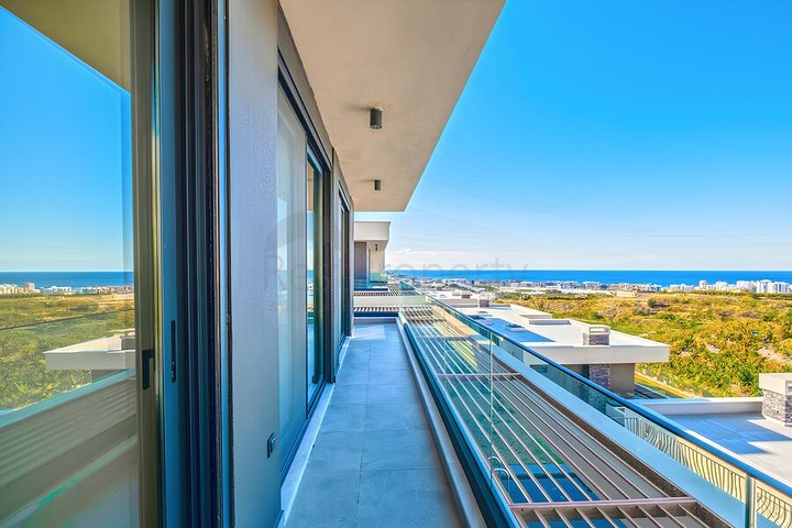 Сучасна вілла 3+1 з терасою і розвиненою інфраструктурою в районі Каргиджак