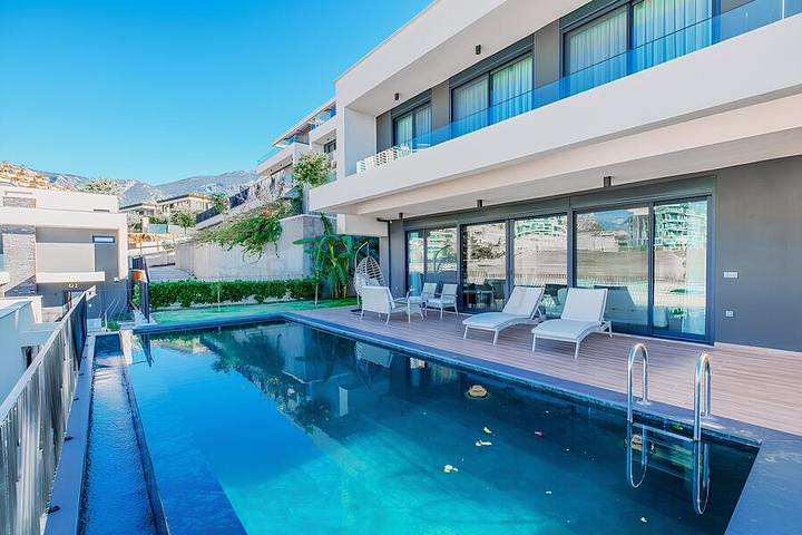 Сучасна вілла 3+1 з терасою і розвиненою інфраструктурою в районі Каргиджак