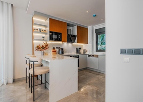 Сучасна вілла 3+1 з терасою і розвиненою інфраструктурою в районі Каргиджак