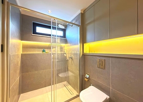 Сучасна вілла 3+1 з терасою і розвиненою інфраструктурою в районі Каргиджак