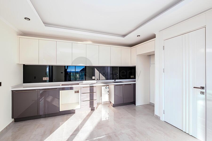 Сучасний пентхаус 2 + 1 в престижній частині Аланії